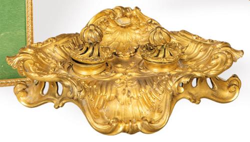  Escribanía de bronce dorado estilo Luís XV, Francia S. XIX.