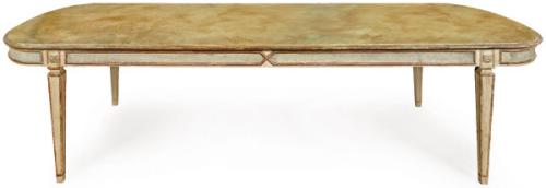  Mesa de comedor Luis XVI con tapa rectangular con esquinas redondeadas, con canto en moldura rebajada. Las patas, acanaladas y terminadas en una forma ligeramente cónica, exhiben decoración geométrica en bajorrelieve, característica del estilo neoclásico.