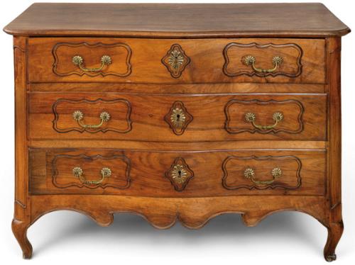  Cómoda Luis XV provenzal en madera maciza de nogal.