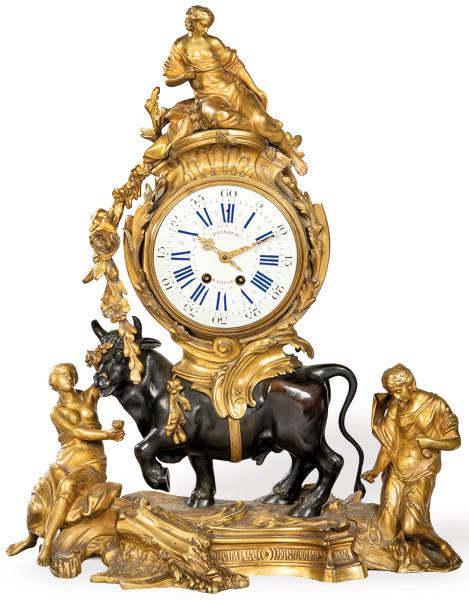  Reloj de sobremesa Napoleón III estilo Luis XV, en bronce dorado y patinado.