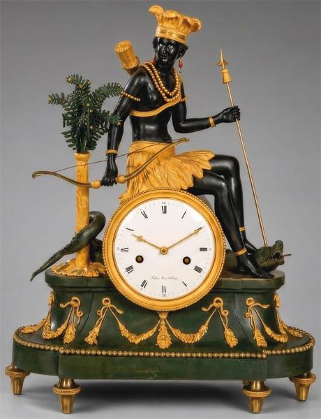  "Pendule à L'Amèrique", reloj de época Directorio/Consulado según diseño atribuido a Jean-Simon Deverberie, con esfera firmada «Dubuc Aîné à Paris».

