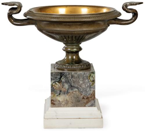  Copa de bronce patinado y mármol blanco y jaspeado, Francia S. XIX.
