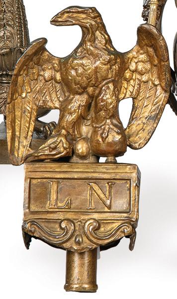  Remate de latón en forma de águila del estandarte de Luís Napoleón primera mitad S. XIX