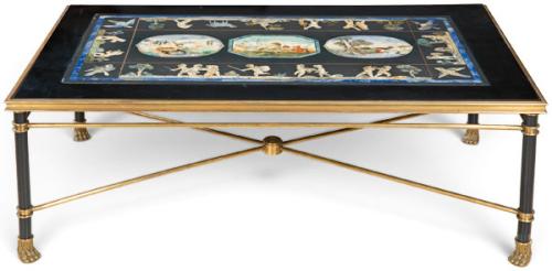  Mesa de centro estilo Maison Jansen en metal bronce pavonado y dorado, con patas terminadas en garra de animal.