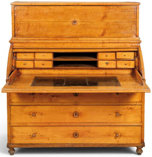  Bureau alto, con tapa de cilindro en madera de arce