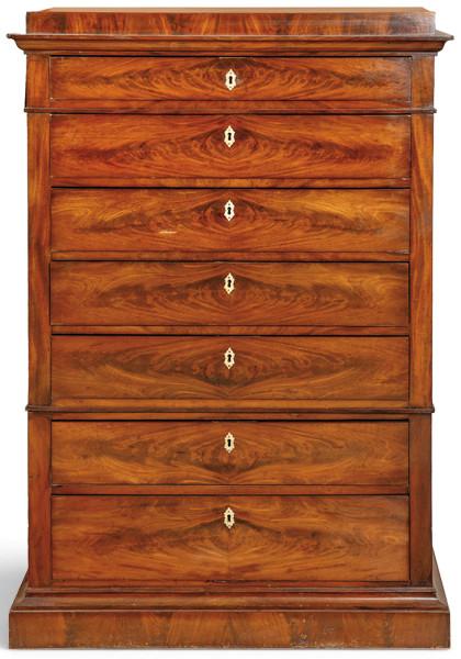  Cómoda alta de dos cuerpos Biedermeier en madera de caoba y palma de caoba, con bocallave de hueso.