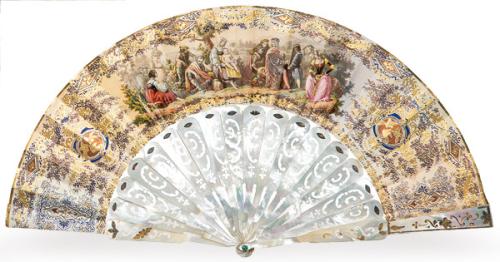  Abanico isabelino con varillaje de nácar tallado con decoración dorada S. XIX