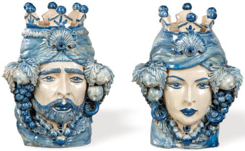  Pareja de maceteros en forma de cabezas de moro en cerámica esmaltada en azul y blanco, firmadas G. Romano Castiglioni.