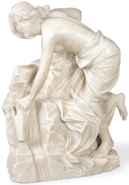  "Mujer Llenando su Cántaro" tallada en mármol blanco, Italia h. 1900.