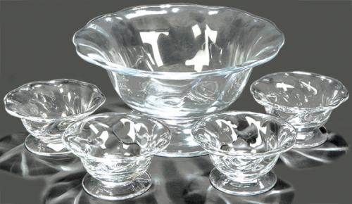  Cuenco de servir y cuatro cuencos para postre de cristal de  William Yeoward.