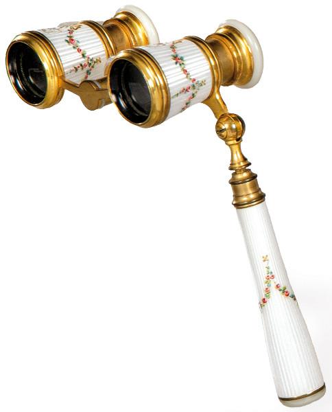  Anteojos de teatro plegables, de bronce y nácar, con trabajo de esmalte guilloché Francia ff. S. XIX.