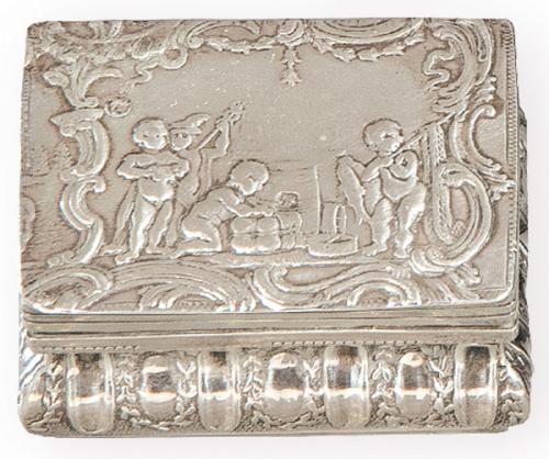  Caja de rapé de plata con marca no identificada y repunzonada en Inglaterra por el importador de plata Samuel Boyce Landeck con punzones de Ley Sterling, Sheffield y fecha 1897.