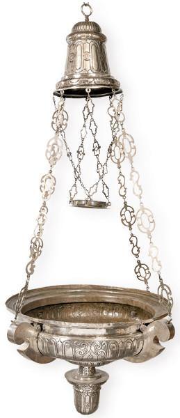  Lámpara votiva con escudo papal de plata española punzonada de Gaspar de Aranda y fiel contraste de Toribio de Cisneros, Valladolid h. 1654-1664.