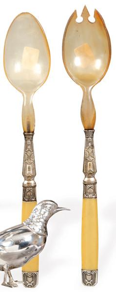  Pareja de cubiertos de ensalada Art Deco de plata y asta, Francia h. 1920.