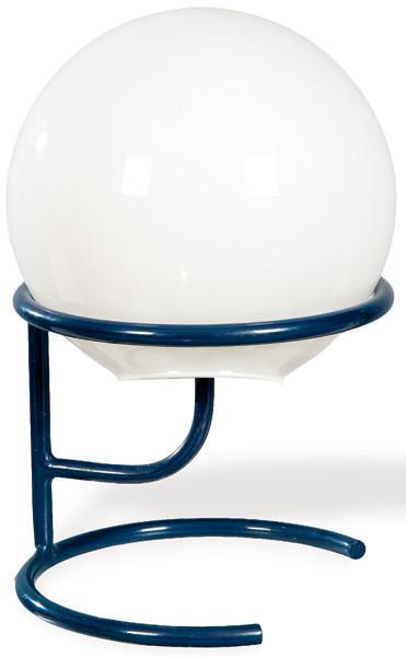  Lámpara de sobremesa tipo “space age”, con globo de vidrio opalino y estructura de tubo metálico curvado lacado en negro. Años 1960–1970