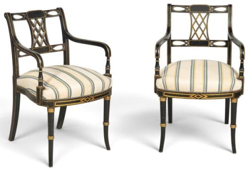  Pareja de butacas de estilo Regencia inglesa, en madera con acabado negro