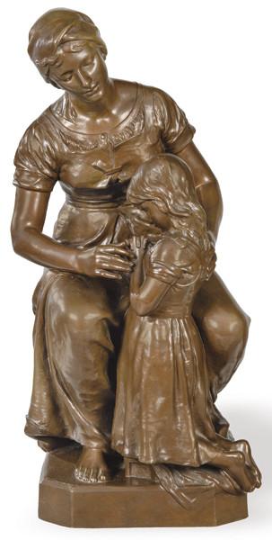 Escultura de bronce de mujer con niño