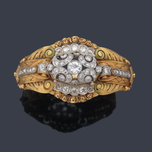  Pulsera rígida época 'art nouveau' con diamantes talla antigua y sencilla de aprox. 4,76 ct en total. Circa 1900.