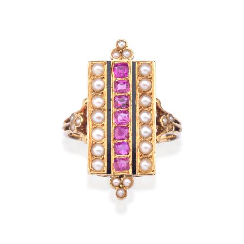  Anillo lanzadera época Isabelina con banda de perlitas aljófar y rubíes, en montura de oro amarillo de 18K. Mitad S. XIX.