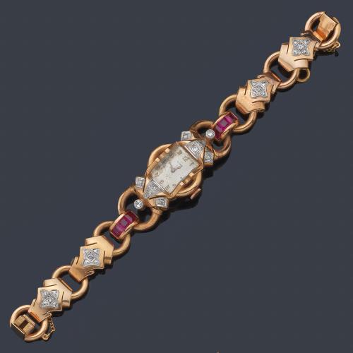  Reloj joya años 40' en oro rosa de 18K con diamantes y rubíes sintéticos.