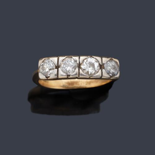  Media alianza con banda de brillantes de aprox. 0,80 ct en total.