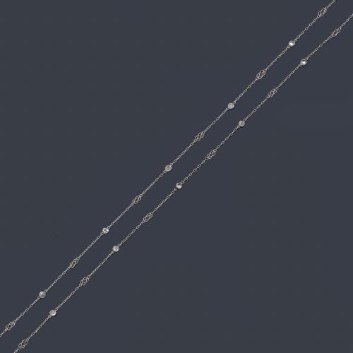  Cadena larga con brillantes de aprox. 3,20 ct en total.