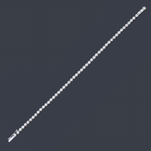  Pulsera rivière con brillantes de aprox. 3,50 ct en total.