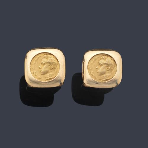  Gemelos con pareja de monedas de Alfonso XIII en 21K sobre montura de oro amarillo de 18K.