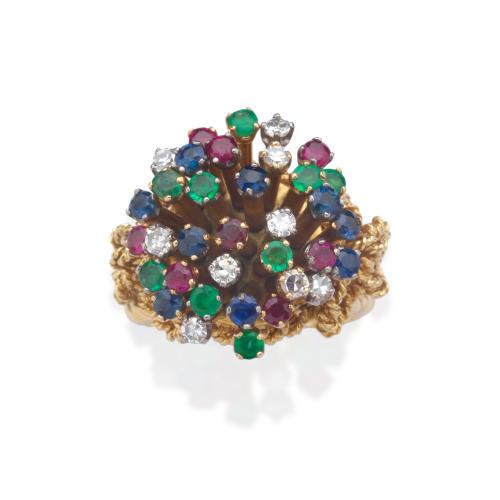  Anillo con centro de brillantes, esmeraldas, rubíes y zafiros con movimiento 'tremblant'. Años '70.