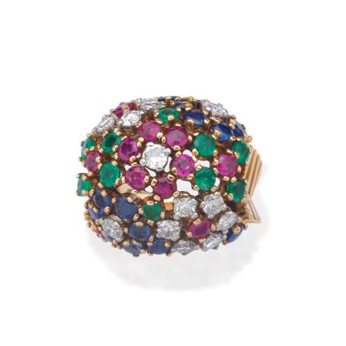  Anillo 'Tutti - Frutti' con brillantes, esmeraldas, rubíes y zafiros en montura gallonada en oro amarillo de 18K. Años '70.