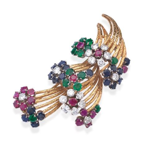  Broche años '70 con diseño floral con brillantes, zafiros, rubíes y esmeraldas engastadas en garra.