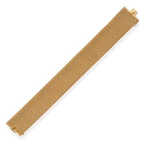  Pulsera ancha realizada en malla de cota en oro amarillo de 18K.
