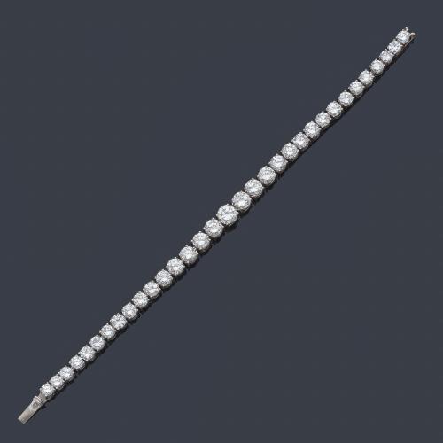  Pulsera rivière de brillantes de aprox. 14,80 ct en total realizado en montura de oro blanco de 18K.