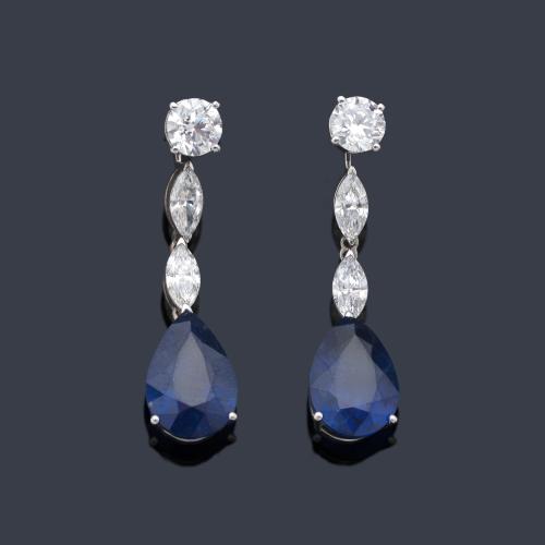  Pendientes largos con pareja de zafiros talla perilla de aprox. 10,50 ct con diamantes talla marquís y brillante de aprox. 2,71 ct en total.