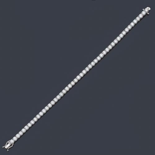  Pulsera rivière con brillantes de aprox. 8,86 ct en total en montura de oro blanco de 18K.