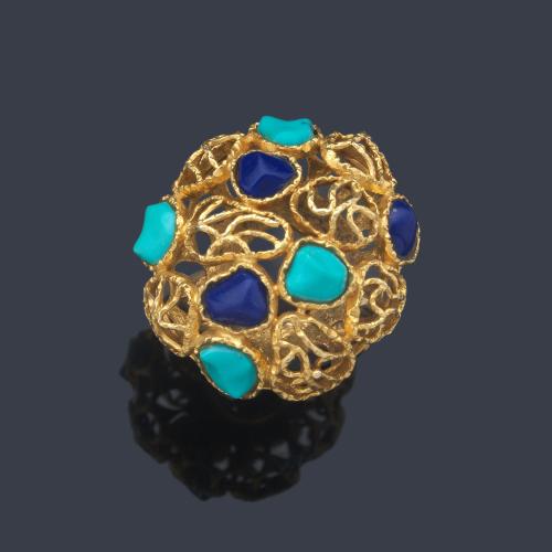  Anillo años '70 con diseño abstracto calado con decoración de turquesas y lapislázuli.