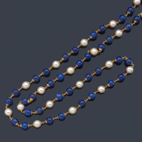  Collar largo con cuentas esféricas de lapislázuli de aprox. 11,20 mm intercalado con perlas australianas de aprox. 11,00 mm.