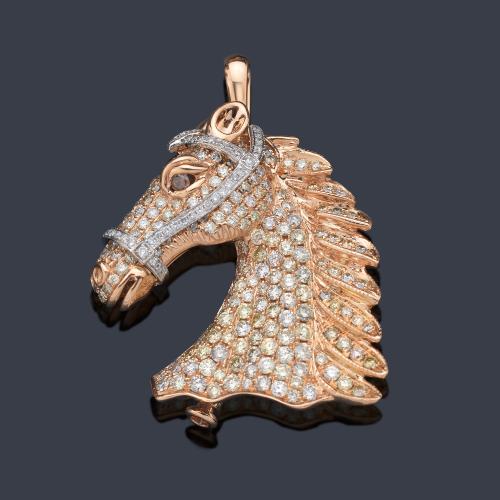  Broche - colgante con diseño de cabeza de caballo cuajado de brillantes, dos de ellos 'brown' de 2,84 ct en total.