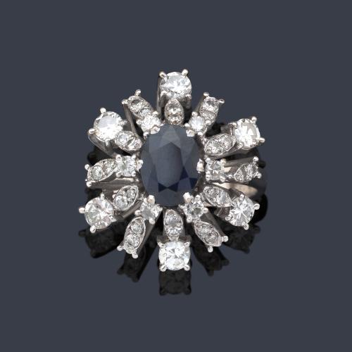  Anillo con zafiro talla oval de aprox. 0,80 ct con orla tipo bailarina con diamantes talla brillante y 8/8 de aprox. 0,85 ct en total.