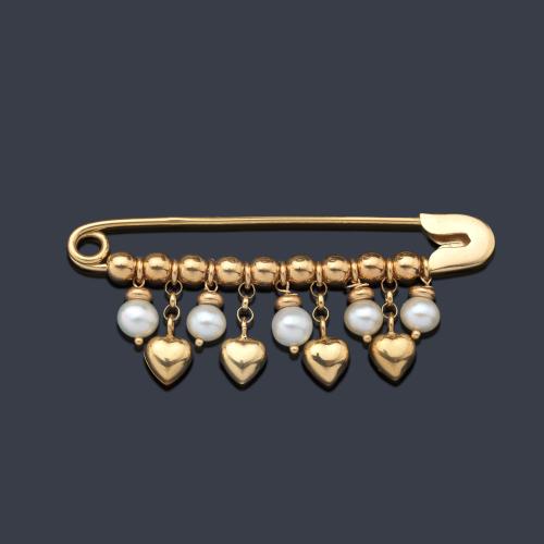 Broche - imperdible con motivos en forma de corazón colgante intercalado con perlitas.