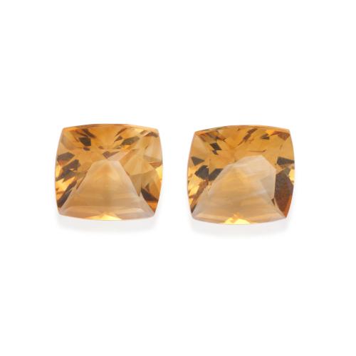  Dos cuarzos citrinos de 9,11 ct en total.