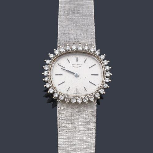  LONGINES de señora con caja y brazalete en oro blanco de 18 K con orla de brillantes.