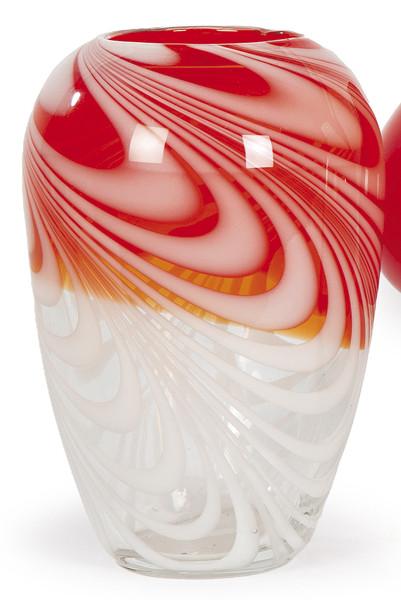  Jarrón de Murano ovoide con decoración ondulada blanca sobre fondo rojo y transparente.