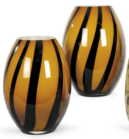  Pareja de jarrones ovoides de cristal de Murano color caramelo con franjas negras.