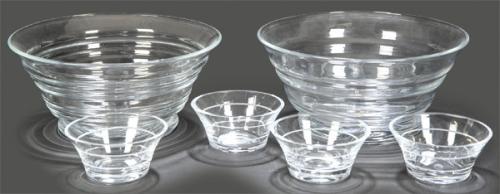  Juego de postre de dos cuencos grandes y cuatro cuencos pequeños de cristal de la firma británica de William Yeoward.