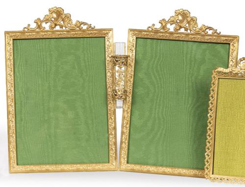  Portarretratos doble estilo Luis XVI en bronce dorado, Francia ff. S. XIX.
