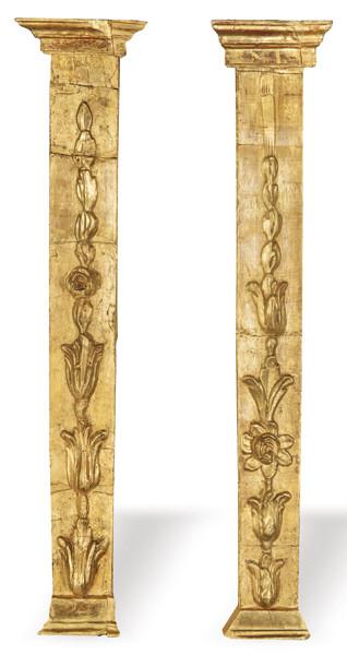  Pareja de pilastras de madera tallada y dorada, España S. XVII.