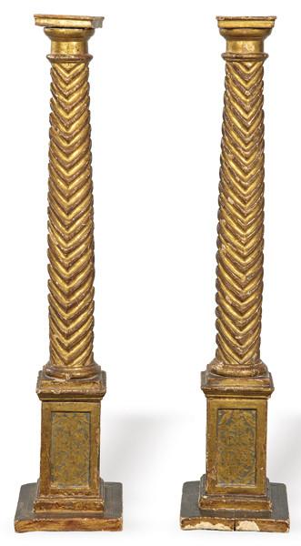  Pareja de columnas de madera tallada y dorada, España S. XVII.