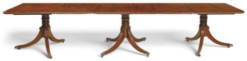  Mesa de comedor Regencia, extensible, con tapa rectangular en madera de caoba sobre pedestales abalaustrados torneados y patas curvas estriadas acabadas en garras de animal en bronce. Inglaterra, finales S. XVIII