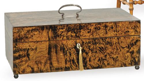  Gran caja en raíz de nogal, época Napoleon III, Francia h. 1850-1865.